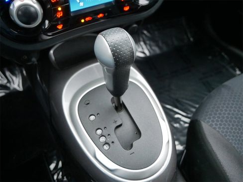 Used 2015 Nissan Juke SV w/ Technology Package image 29