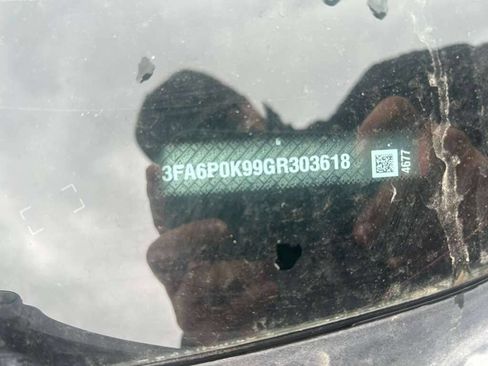 Used 2016 Ford Fusion Titanium FWD image 18