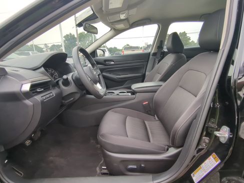 Used 2024 Nissan Altima 2.5 SV FWD image 15