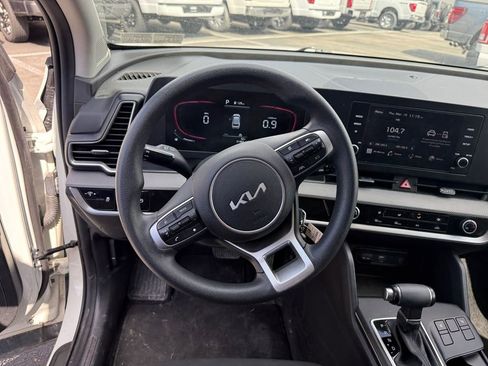 Used 2024 Kia Sportage LX AWD/4WD image 15