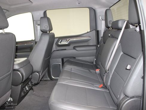 Used 2025 GMC Sierra 1500 SLT AWD/4WD image 23