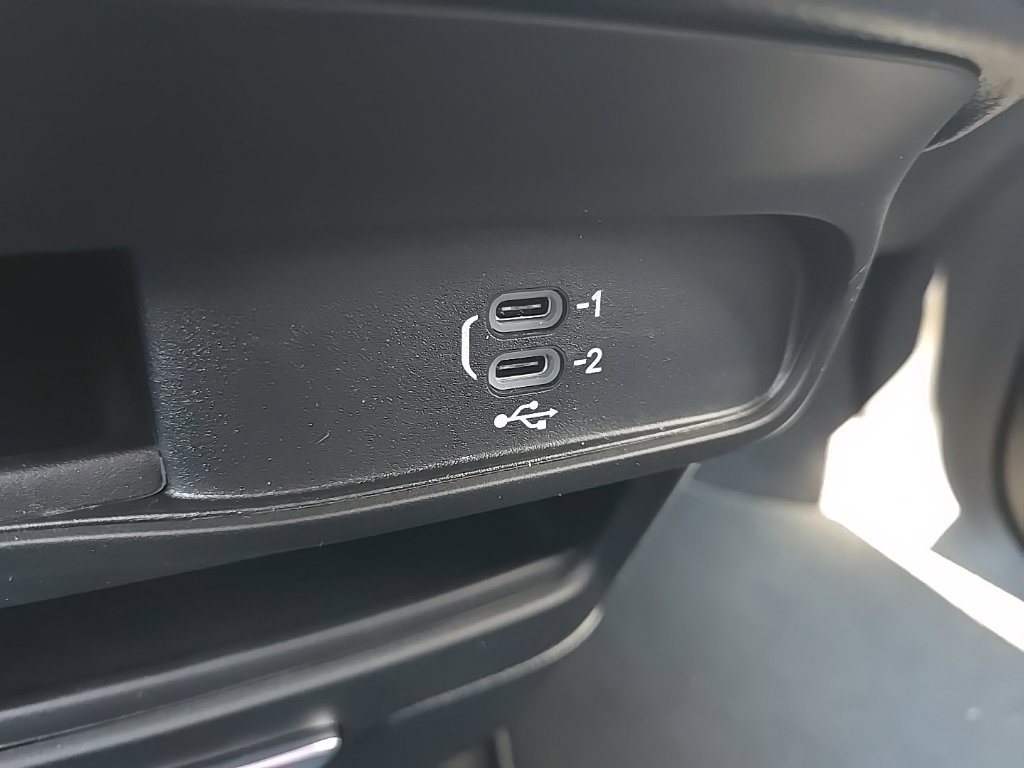 New 2027 Chrysler Pacifica Select w/ Family Tech Group AWD/4WD image 64