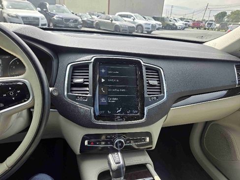Used 2019 Volvo XC90 T6 Momentum image 17