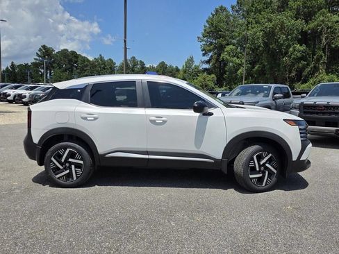Used 2026 Nissan Kicks SV FWD image 32