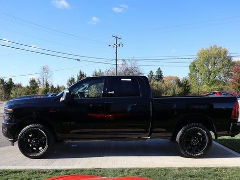 Used 2025 RAM 3500 Laramie image 36