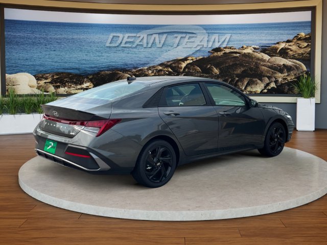 New 2026 Hyundai Elantra SEL FWD image 7