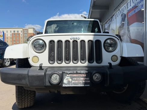 Used 2013 Jeep Wrangler Unlimited Sahara w/ Connectivity Group AWD/4WD image 8