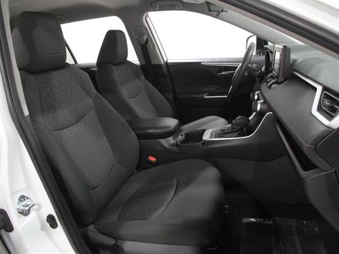 Used 2022 Toyota RAV4 XLE image 19