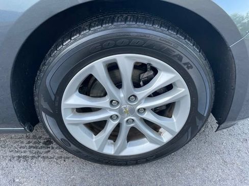 Used 2017 Chevrolet Malibu LT FWD image 9