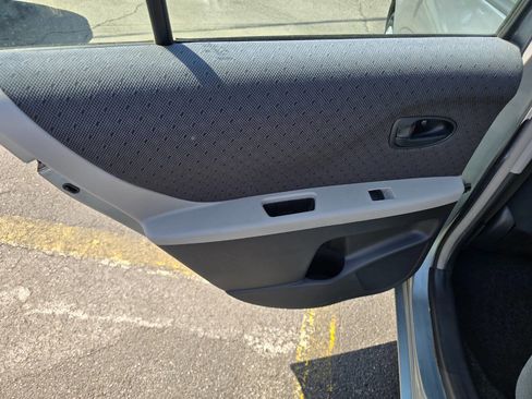 Used 2009 Toyota Yaris 4-Door Hatchback image 19