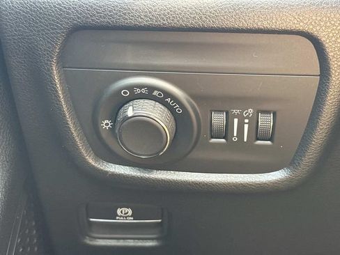 Used 2023 Jeep Grand Cherokee L Altitude AWD/4WD image 75