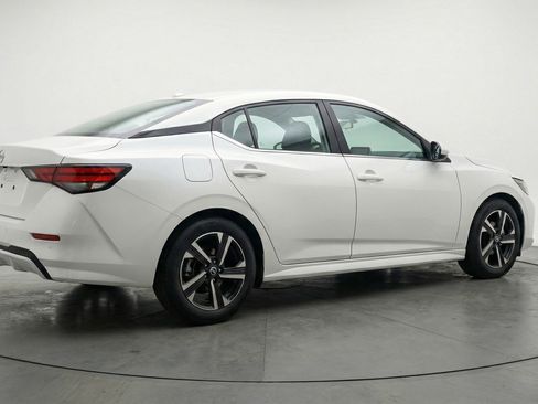 Used 2025 Nissan Sentra SV FWD image 9