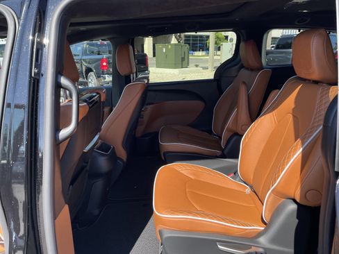 New 2026 Chrysler Pacifica Pinnacle image 53