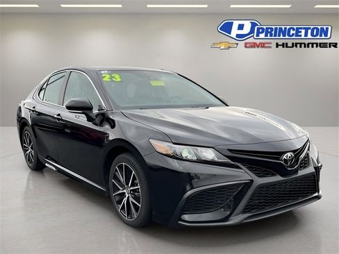 Used 2023 Toyota Camry SE image 1