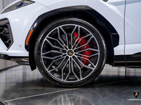 Used 2025 Lamborghini Urus SE image 8