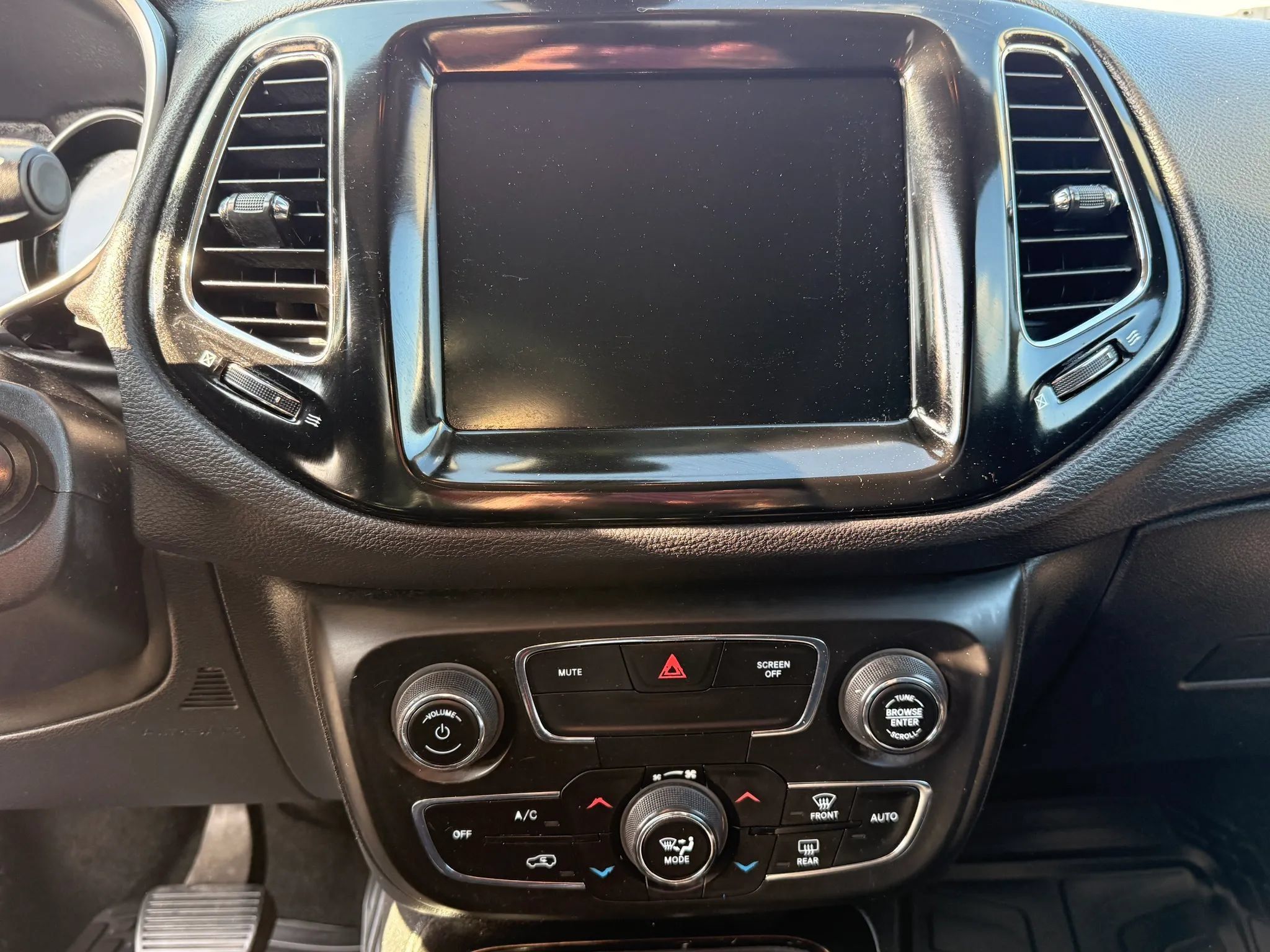 Used 2018 Jeep Compass Limited AWD/4WD image 26