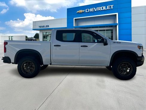 Used 2022 Chevrolet Silverado 1500 ZR2 w/ Technology Package image 4