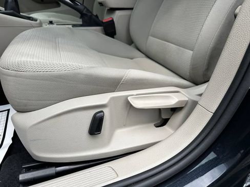 Used 2019 Volkswagen Golf 4-Door FWD image 20