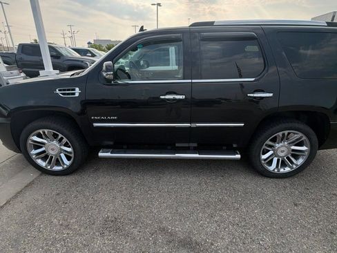Used 2013 Cadillac Escalade Platinum AWD/4WD image 5