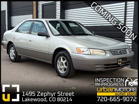 Used 1999 Toyota Camry LE FWD image 1