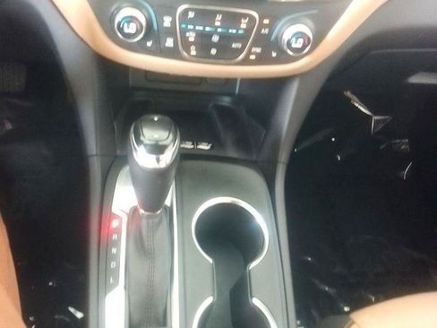 Used 2019 Chevrolet Equinox Premier FWD image 11