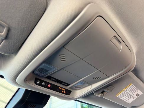 Used 2023 Chevrolet Equinox LT image 31