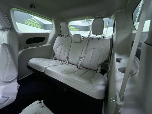 Used 2021 Chrysler Voyager Lxi image 26