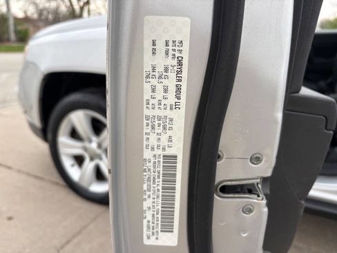 Used 2011 Jeep Compass 2WD image 9