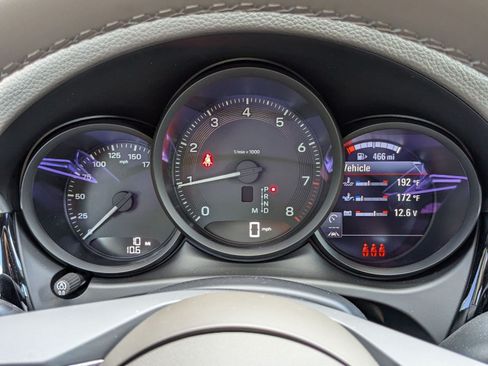 Certified 2025 Porsche Macan AWD/4WD image 16