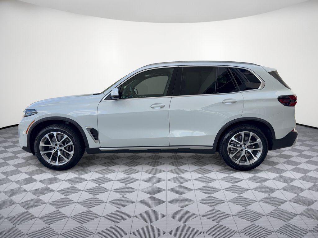 Used 2026 BMW X5 sDrive40i RWD image 2