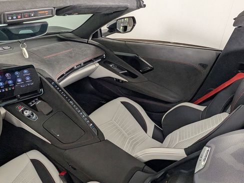 Used 2023 Chevrolet Corvette Stingray Premium Conv w/ Z51 Performance Package RWD image 28