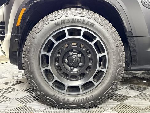 Used 2026 Land Rover Defender 110 OCTA AWD/4WD image 13