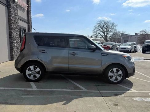 Used 2017 Kia Soul FWD image 6