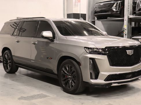 Used 2024 Cadillac Escalade ESV V w/ LPO, ONYX Package image 7
