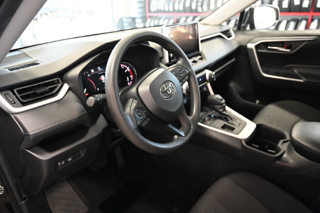 Used 2024 Toyota RAV4 XLE AWD/4WD image 21