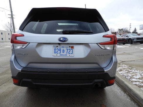 Used 2021 Subaru Forester Premium image 9