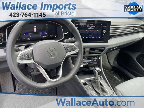 Certified 2025 Volkswagen Jetta SE image 9