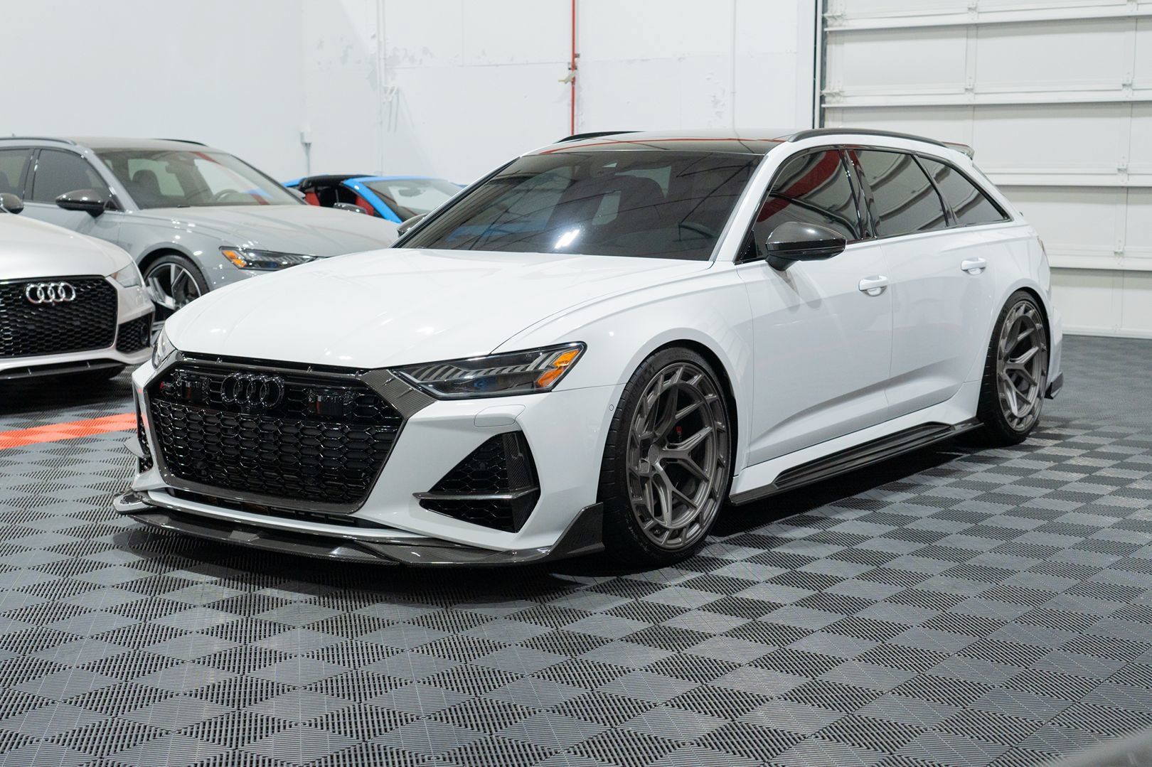Used 2023 Audi RS 6 AWD/4WD image 3