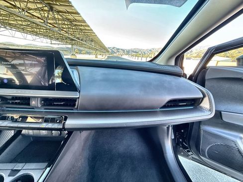 Used 2025 Toyota Prius XLE image 28