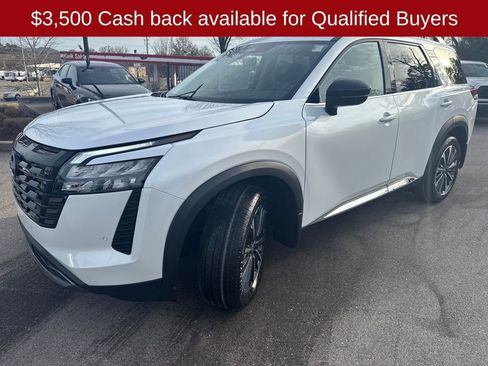 New 2026 Nissan Pathfinder Platinum image 3