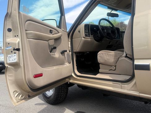 Used 2006 GMC Sierra 2500 W/T RWD image 74