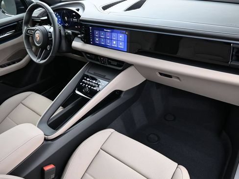 Used 2026 Porsche Macan Electric RWD image 27