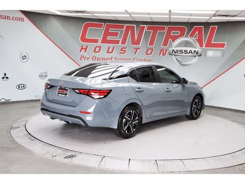 Used 2025 Nissan Sentra SV FWD image 4