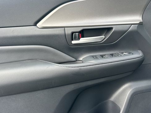 New 2026 Toyota Grand Highlander XLE image 12
