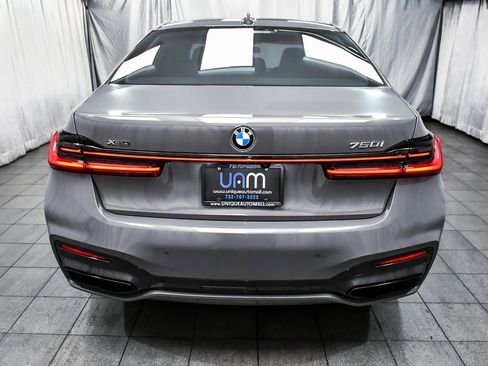 Used 2022 BMW 750i xDrive w/ Executive Package image 5