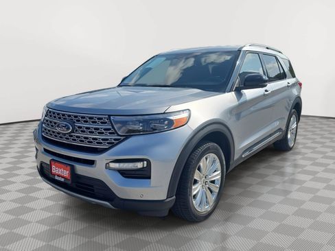 Used 2023 Ford Explorer Limited w/ Equipment Group 301A AWD/4WD image 3