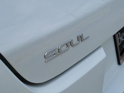 Used 2025 Kia Soul LX w/ LX Technology Package FWD image 5