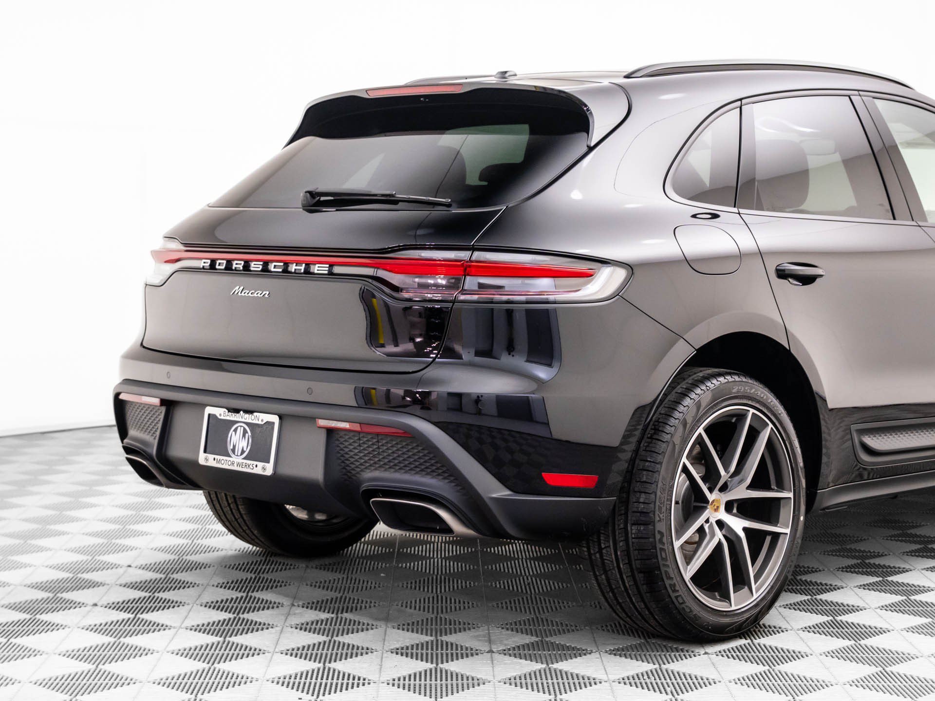 Used 2026 Porsche Macan AWD/4WD image 36