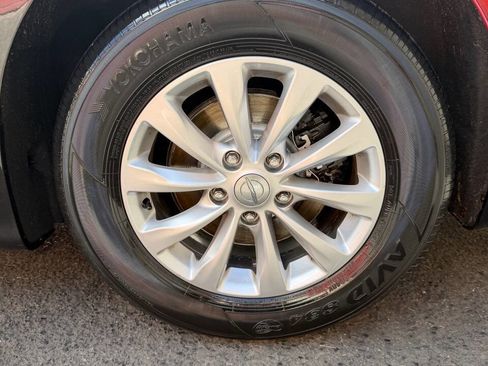 Used 2018 Chrysler Pacifica Touring-L FWD image 17