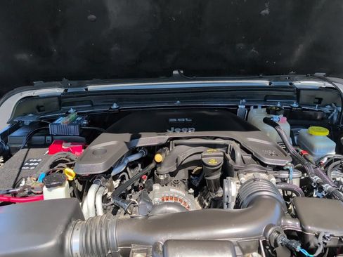Used 2019 Jeep Wrangler Unlimited Sahara AWD/4WD image 52